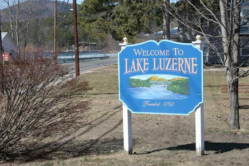 Luzerne Court Motel Lake Luzerne Eksteriør billede