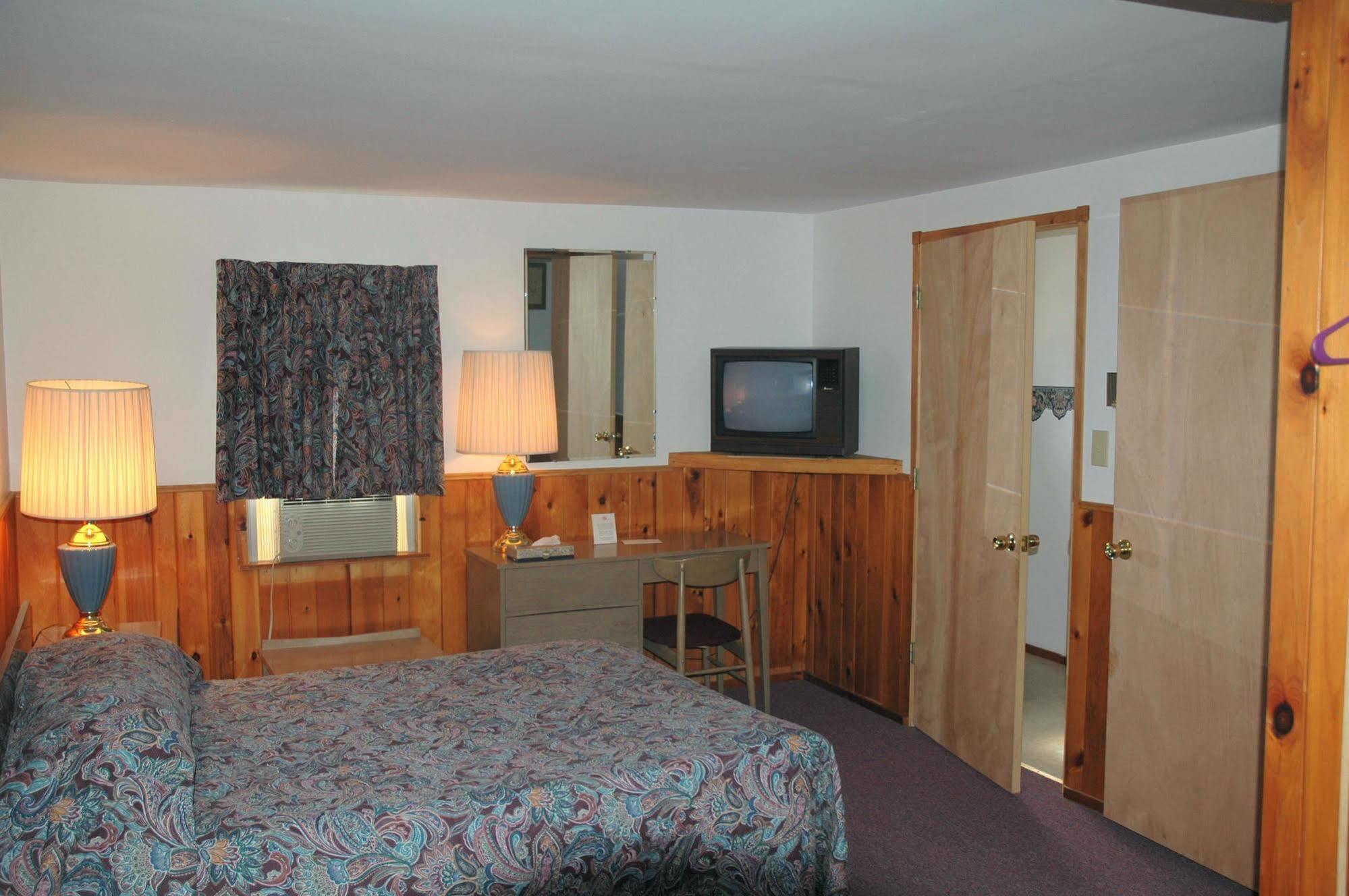 Luzerne Court Motel Lake Luzerne Eksteriør billede